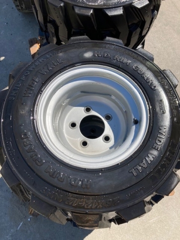4 x BKT BANDEN MET VELG MULTIONE